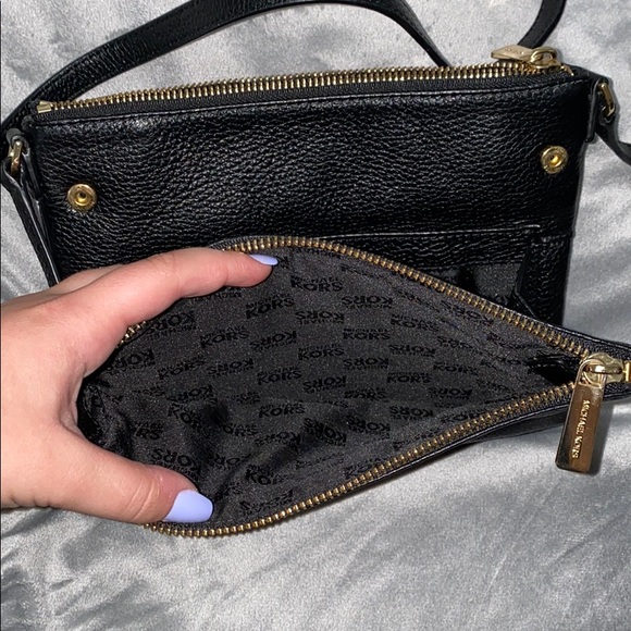 Black Michael Kors crossbody - Picture 4 of 6